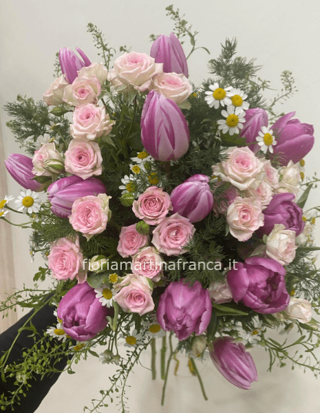 Bouquet rosa con prezzo a partire da 35 euro.