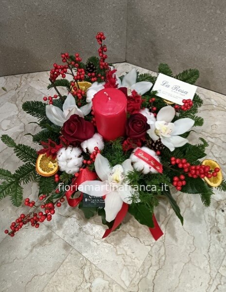 Composizione natalizia rosso/bianco con orchidee