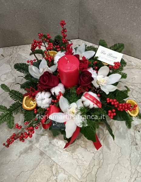 Composizione natalizia rosso/bianco con orchidee