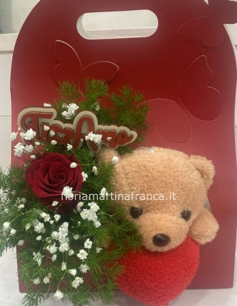 Composizione rosa e orsacchiotto 35 x 30 